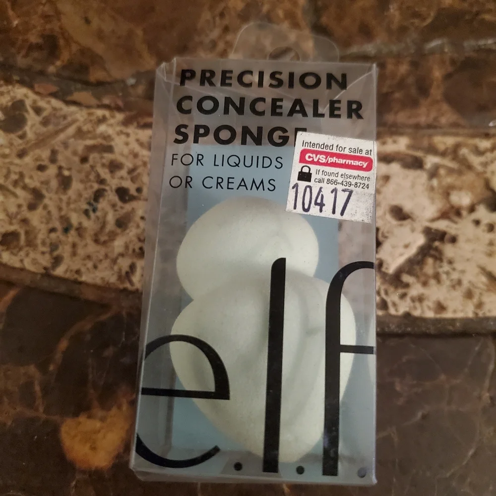 ELF On Point Concealing Sponge for liquids or creams NEW